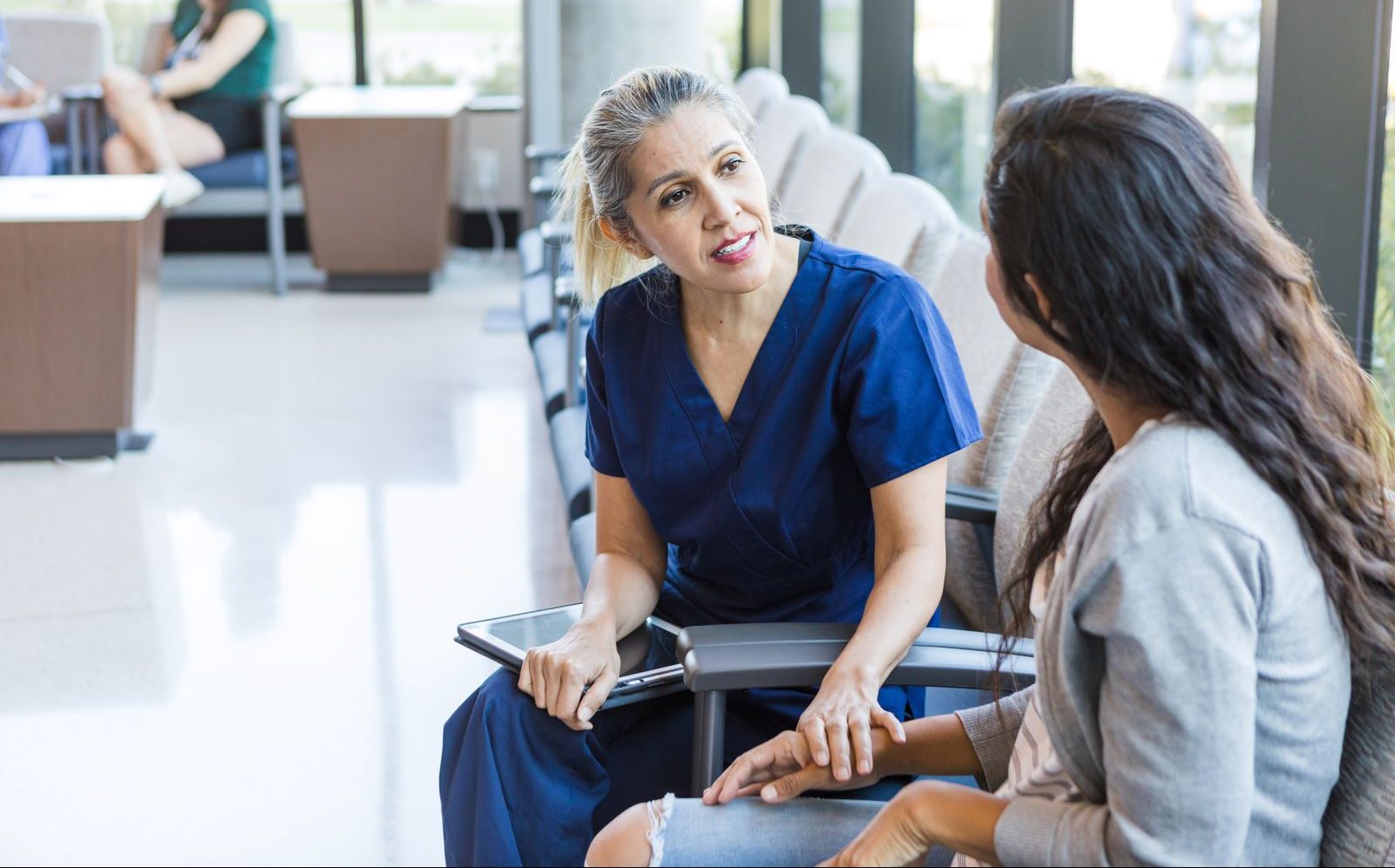 When illness or injury strikes, how do you know whether to go the the emergency room or an urgent care center? An expert weighs in.