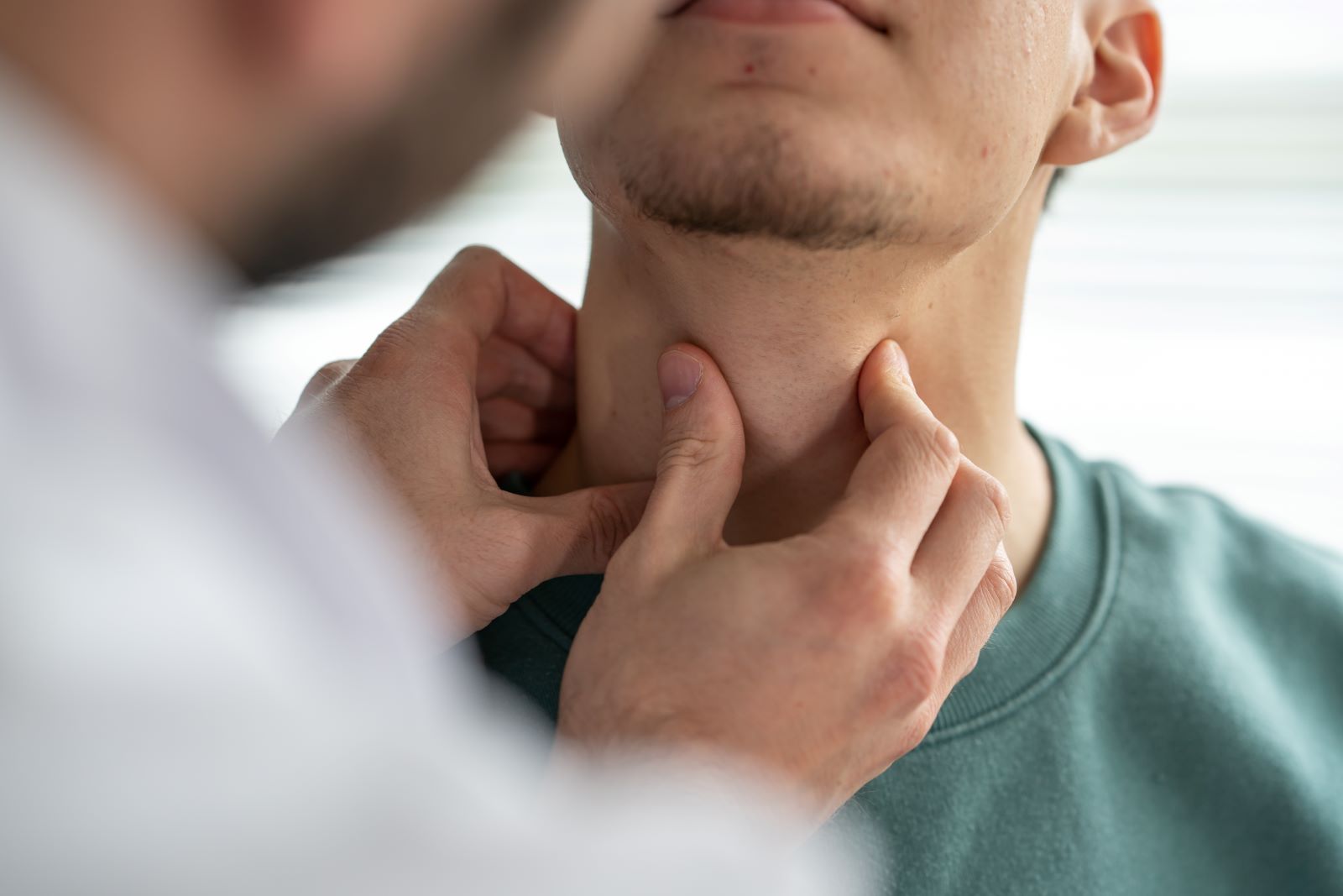 A persistent, palpable lump in the throat is the most common symptom of head and neck cancer. Learn other signs and symptoms to watch for.