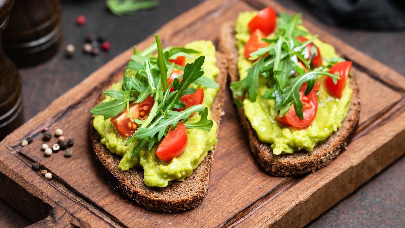 Trying to figure out how to put a healthy breakfast together on a busy morning? Here are five suggestions from a dietitian.
