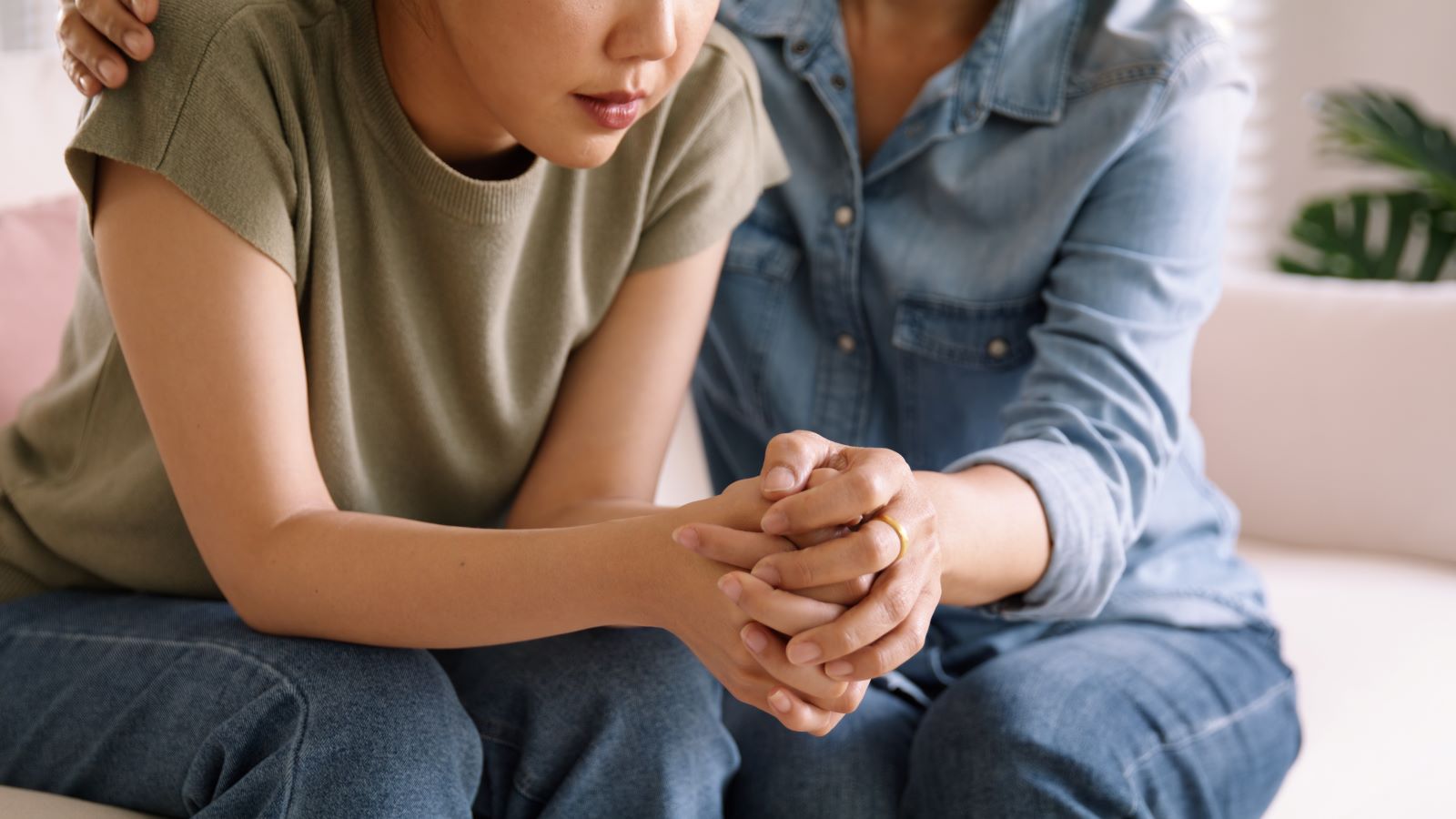 The difference between fear and anxiety is subtle, and usually comes down to the cause. Either way, cognitive behavioral therapy can help.