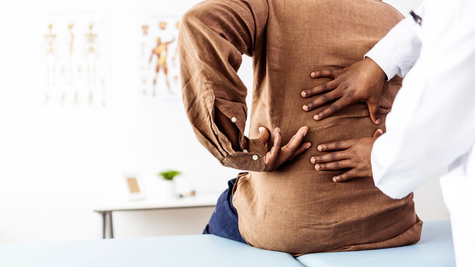 We asked a neurosurgeon to explain the common causes of sciatica, and when it's time to see a doctor. Here's what he had to say.