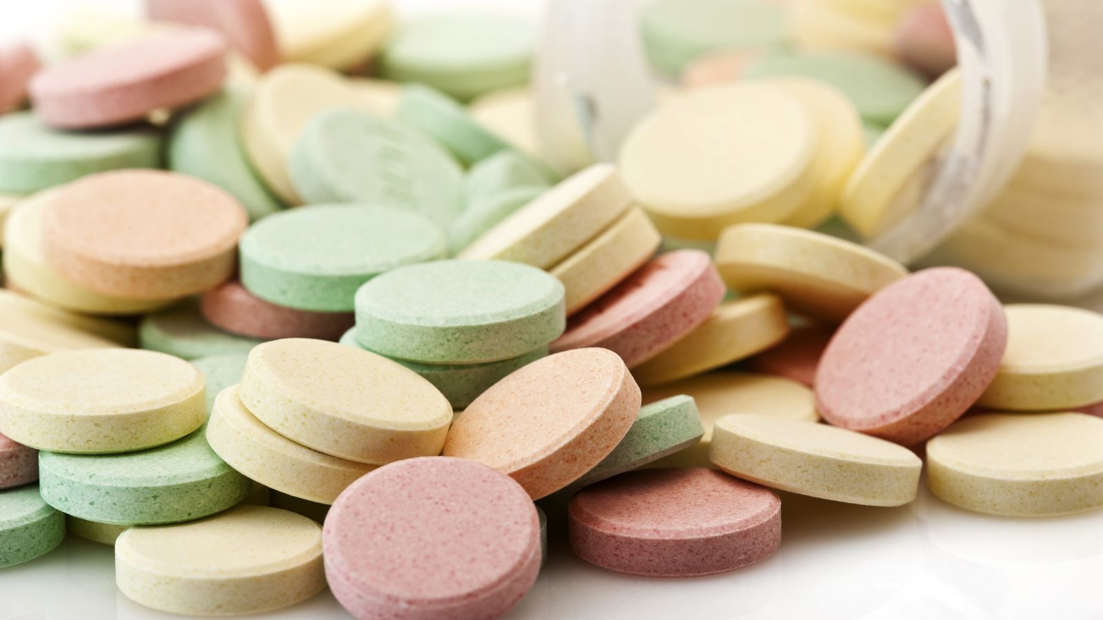 When acid reflux strikes, your first instinct might be to reach for a Tums. But how can you choose the right acid reflux medication?