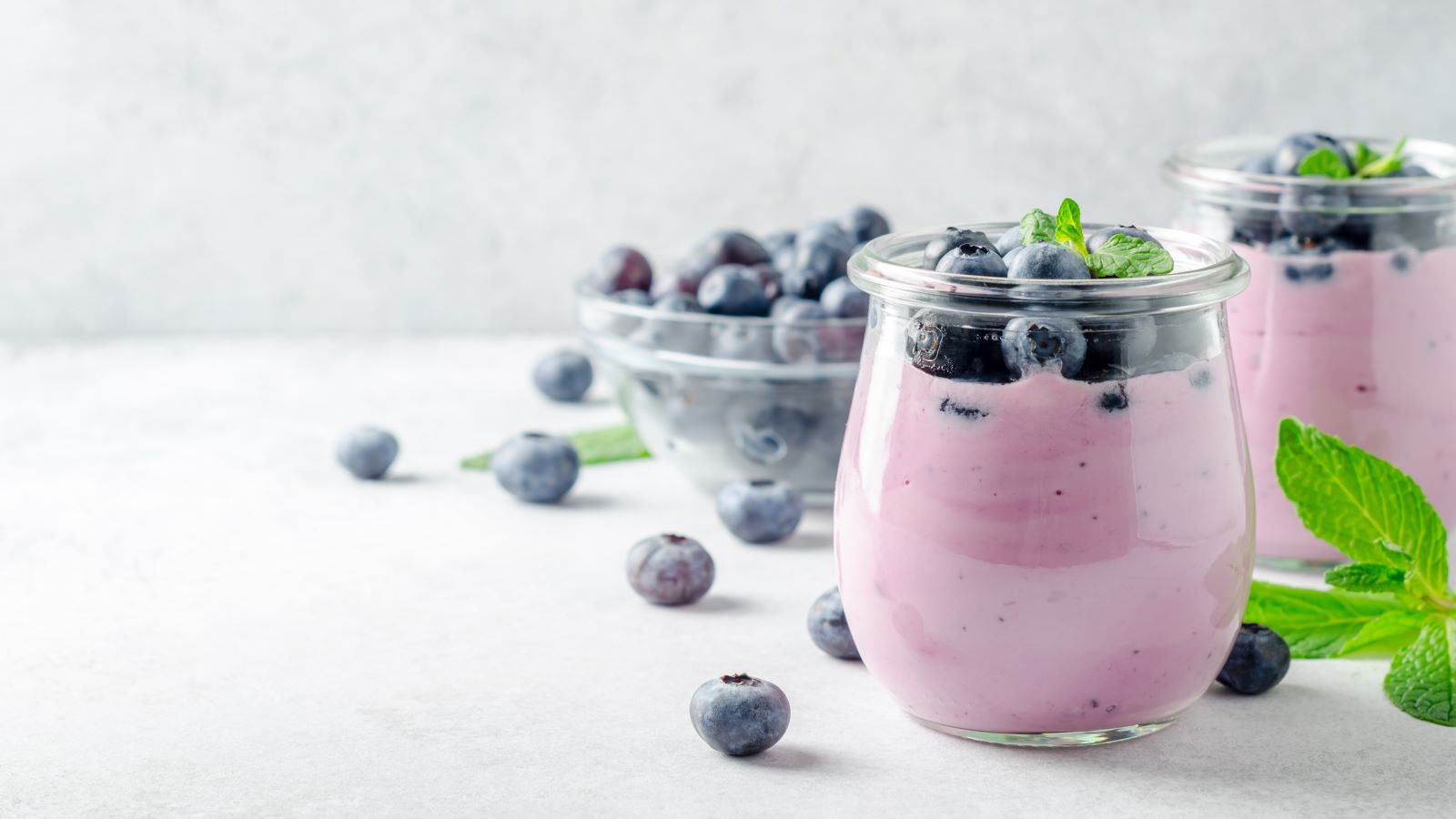 When you're craving a sweet treat, it's hard not to reach for the Oreos. But there are some sweet snacks that won’t leave you feeling guilty.