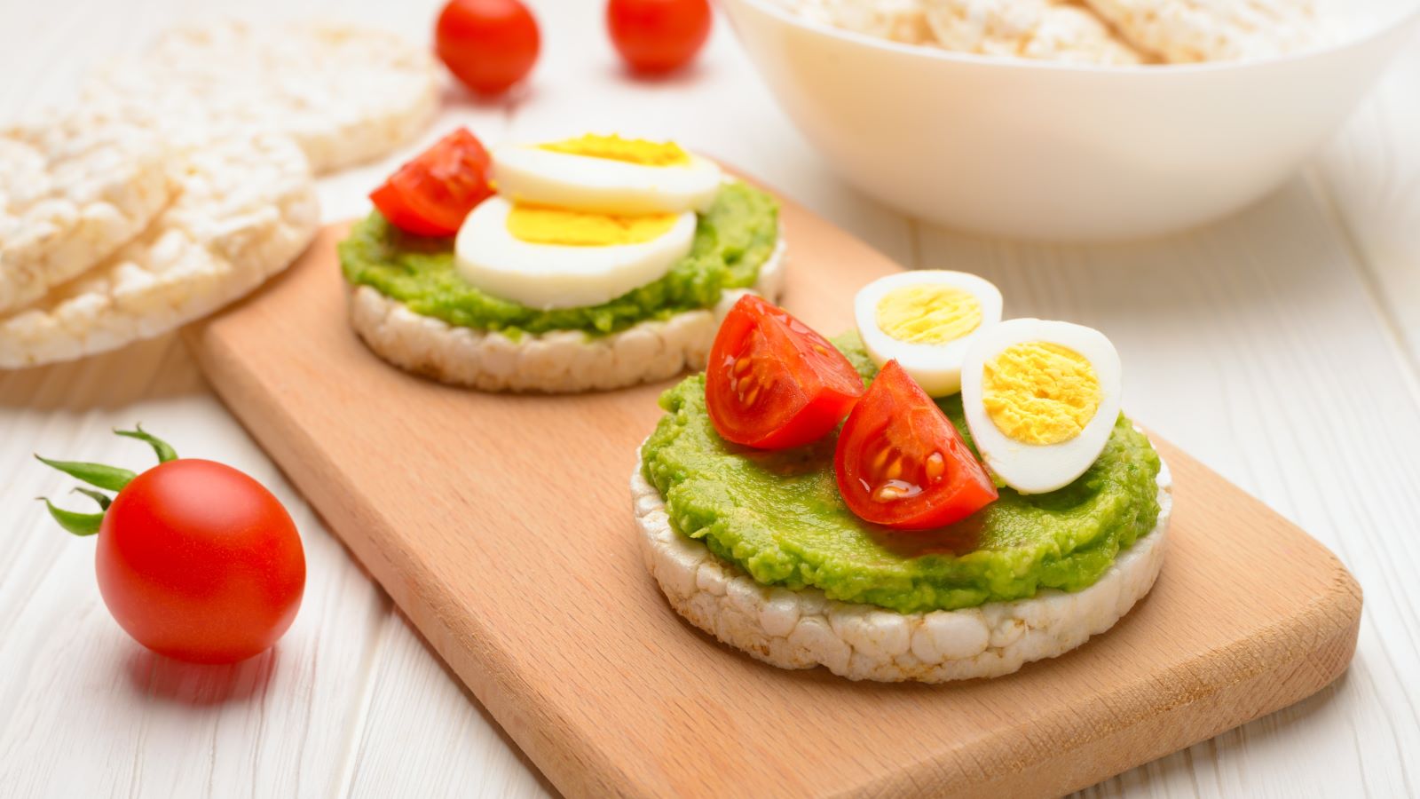 We asked a dietitian for some easy, but healthy, snacks that you can bring to the office - here's what she had to say.