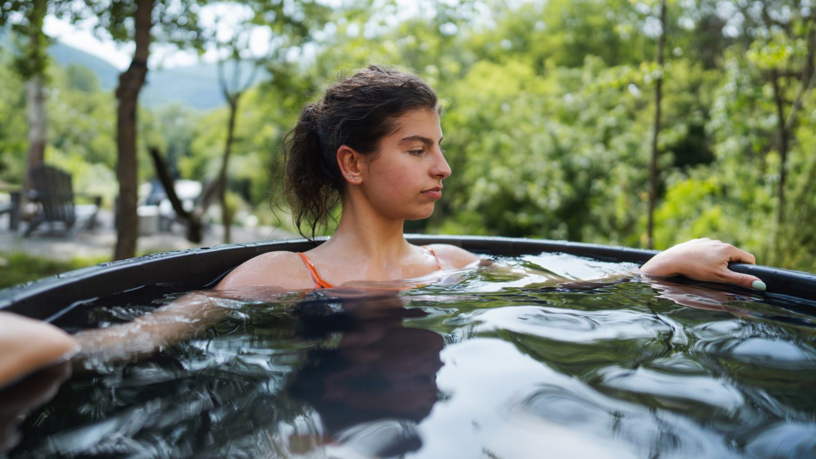 We asked an expert to break down the benefits of cold plunges — and what to watch out for. Here's what she had to say.