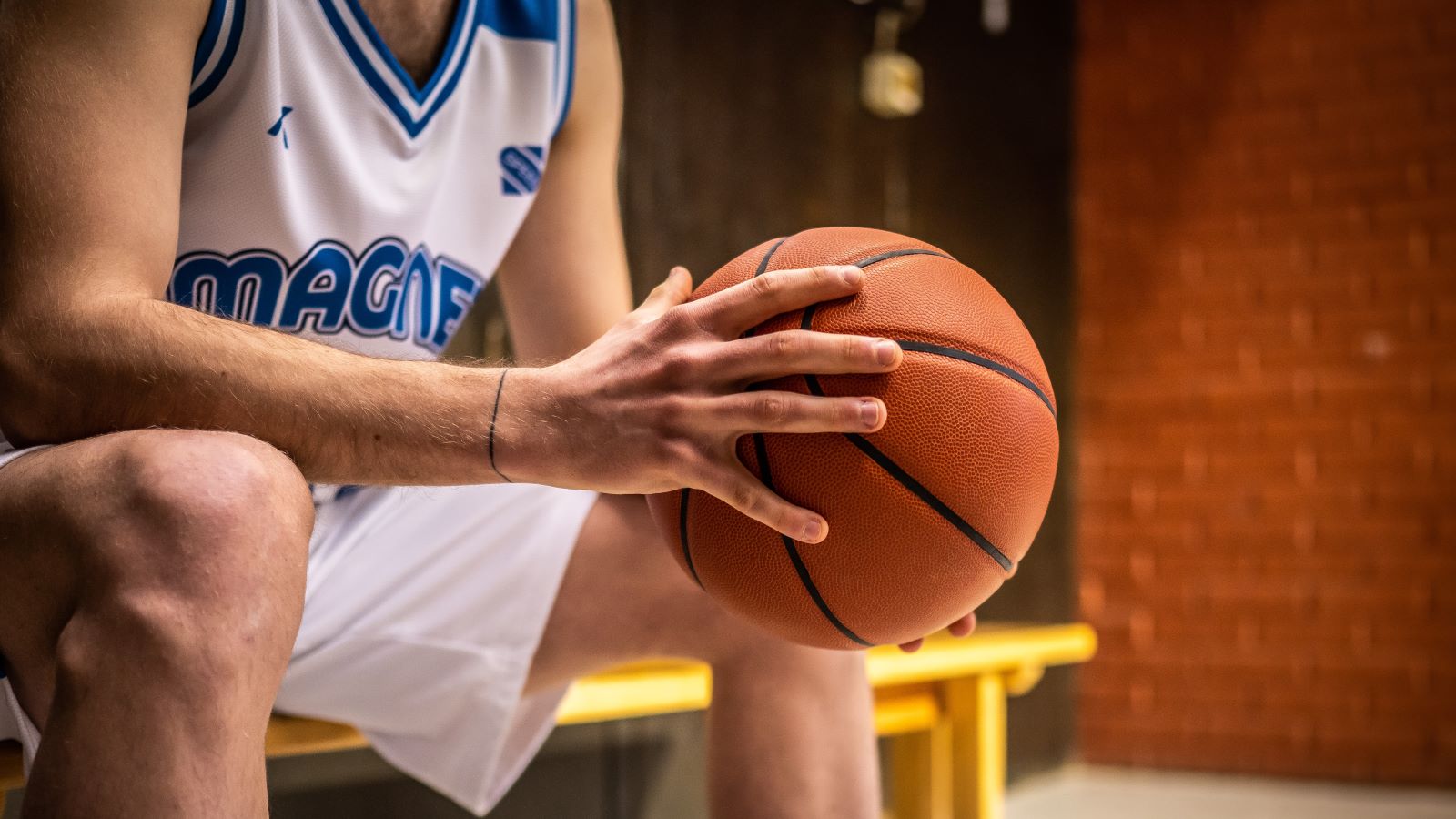 Whether you’re an athlete or fitness enthusiast, a sports psychologist can help you push past mental barriers. Here's what you should know.