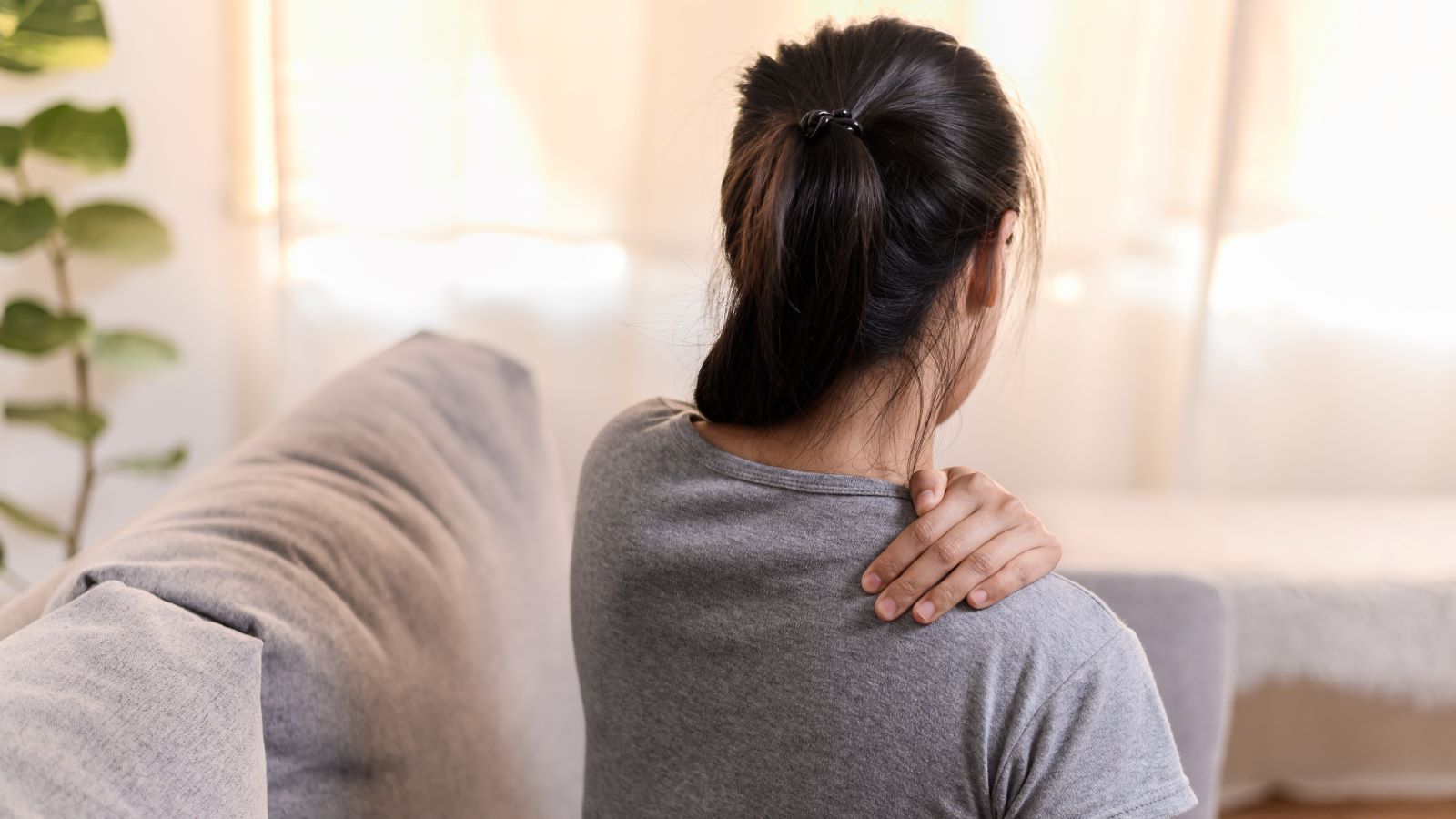 woman soothing trapezius pain