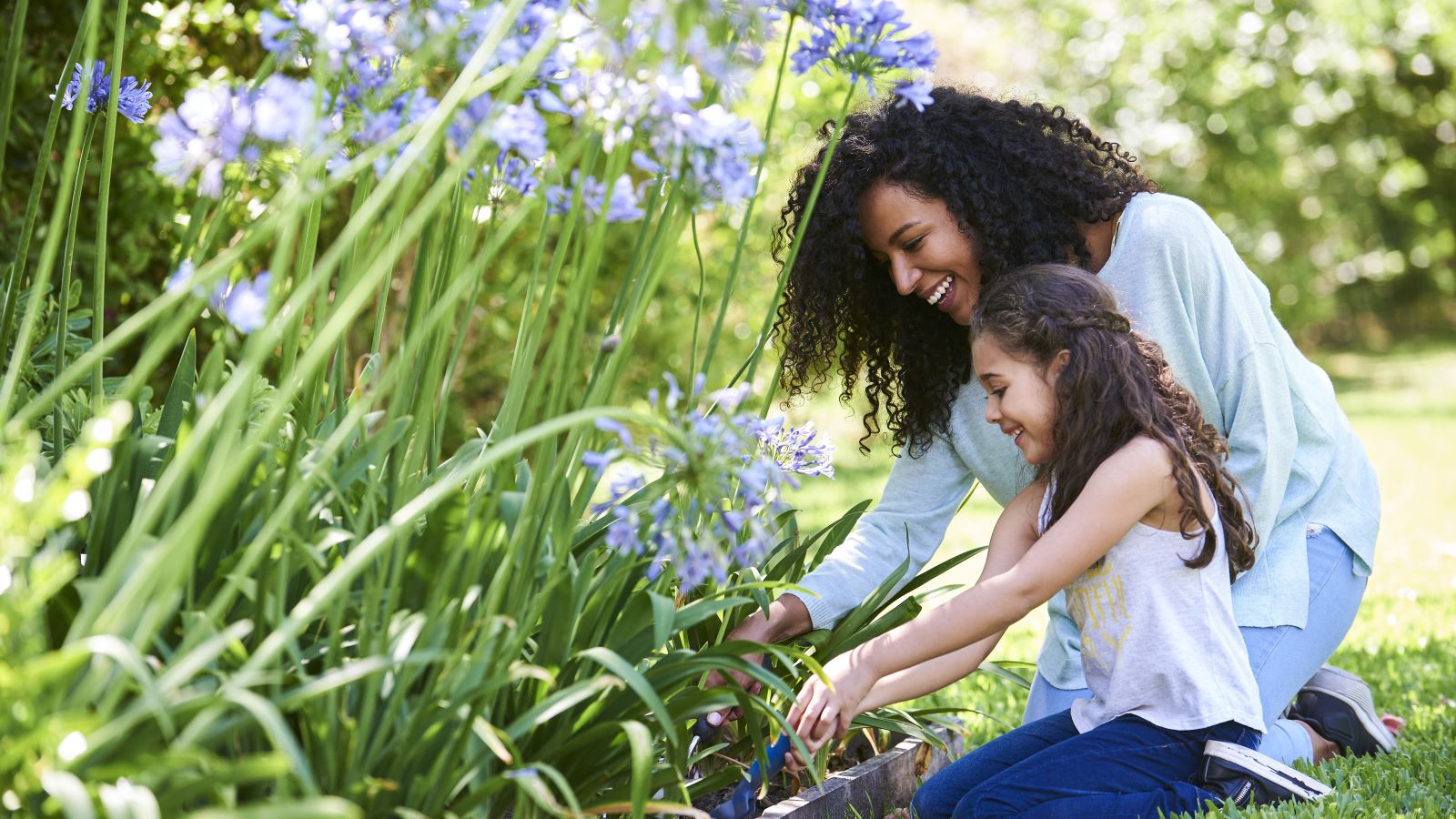Are you imagining it, or does the warm weather really improve your mental health? We asked an expert to break it down.